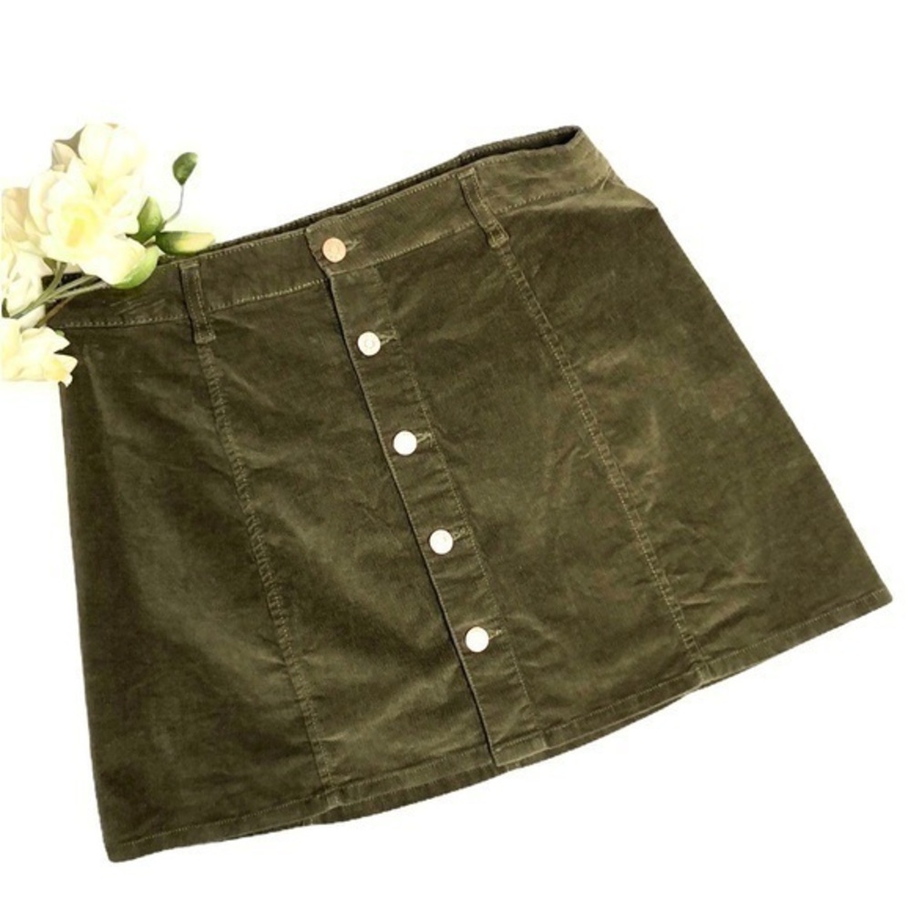 Celebrity Pink Olive Button Front Corduroy Mini Skirt Size 9/29